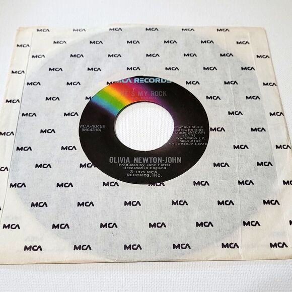 Olivia Newton-John ‎- Something Better To Do/He's My Rock - MCA 45 RPM 7" Vinyl - Picture 2 of 2